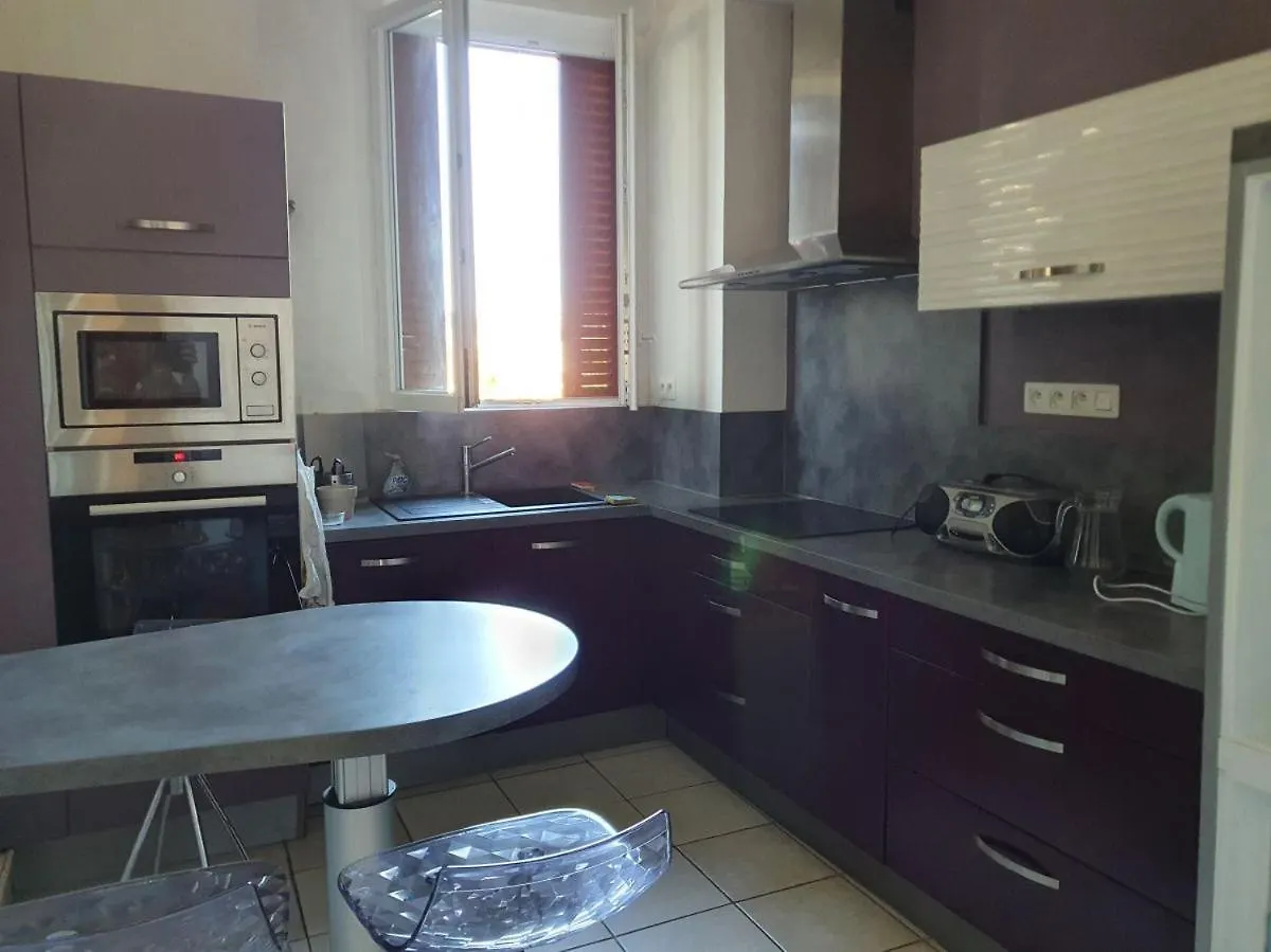 VICHY Apartment 0*,